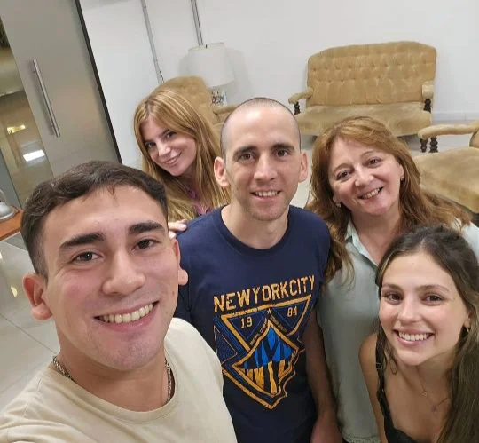 Nahuel Agustín Gallo y familia.