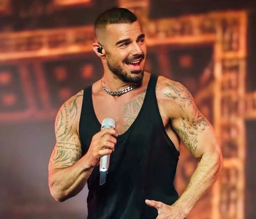 Enrique Martín Morales (Ricky Martin).