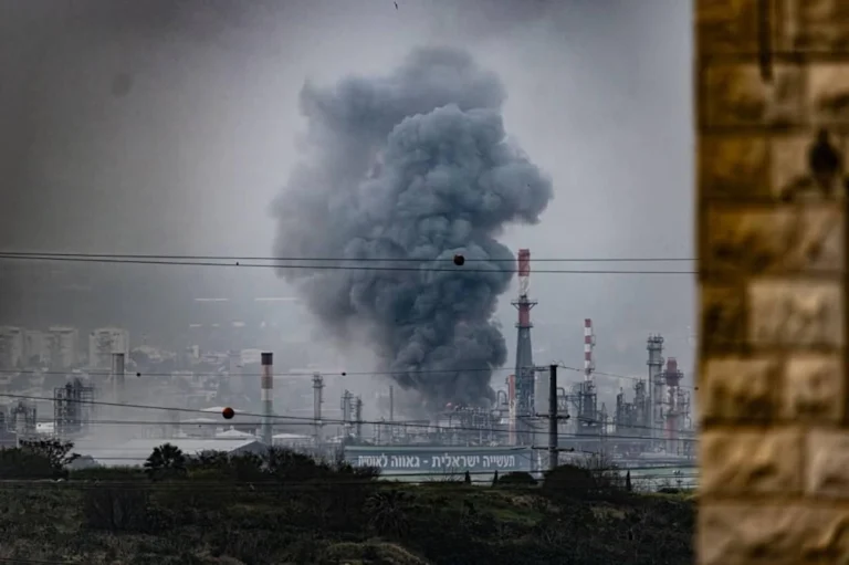 Irán contraataca y destruye objetivos militares de Israel y EE.UU. en Oriente Medio.