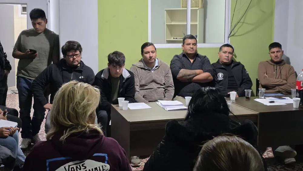 Cámara de Proveedores Mineros del Departamento Tinogasta junto a autoridades del Ejecutivo y Legislativo municipal.