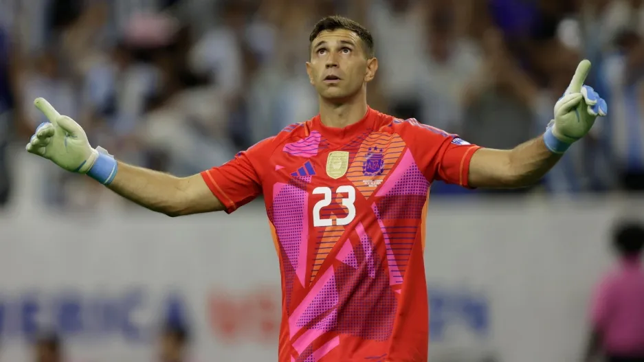 Damián Emiliano "Dibu" Martínez Romero.