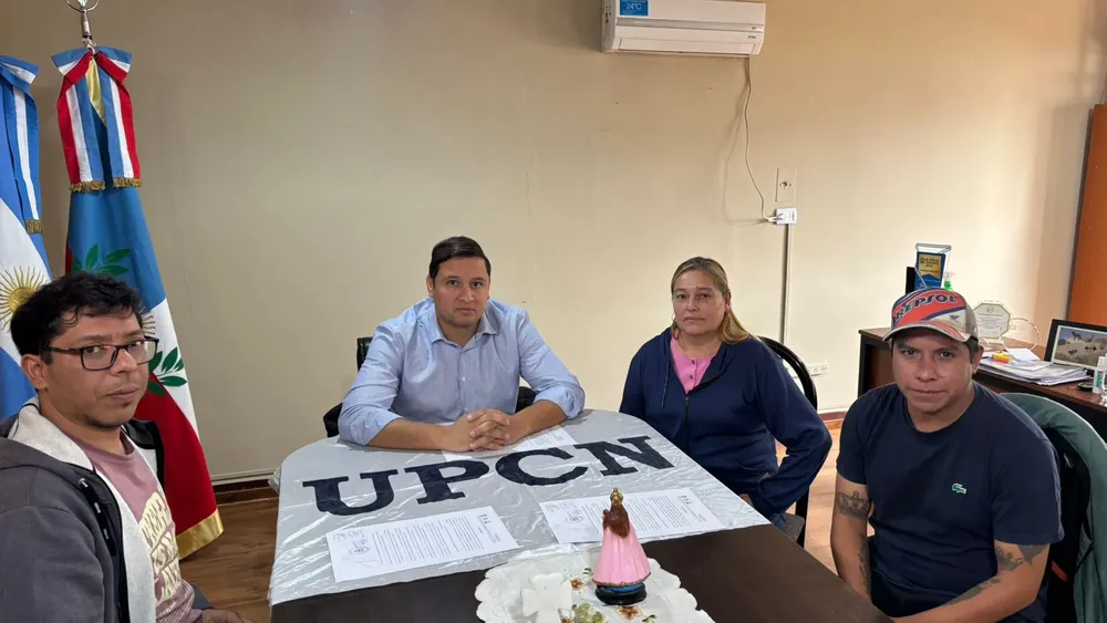 Ernesto Adolfo Andrada e integrantes de UPCN. 