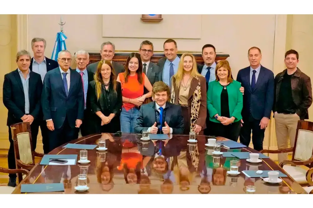 Mesa política del régimen libertario de ultraderecha de La Libertad Avanza. 