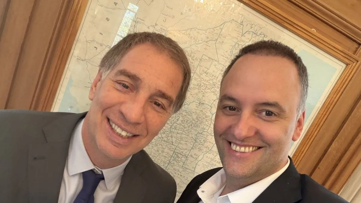 Diego César Santilli y Manuel Adorni.