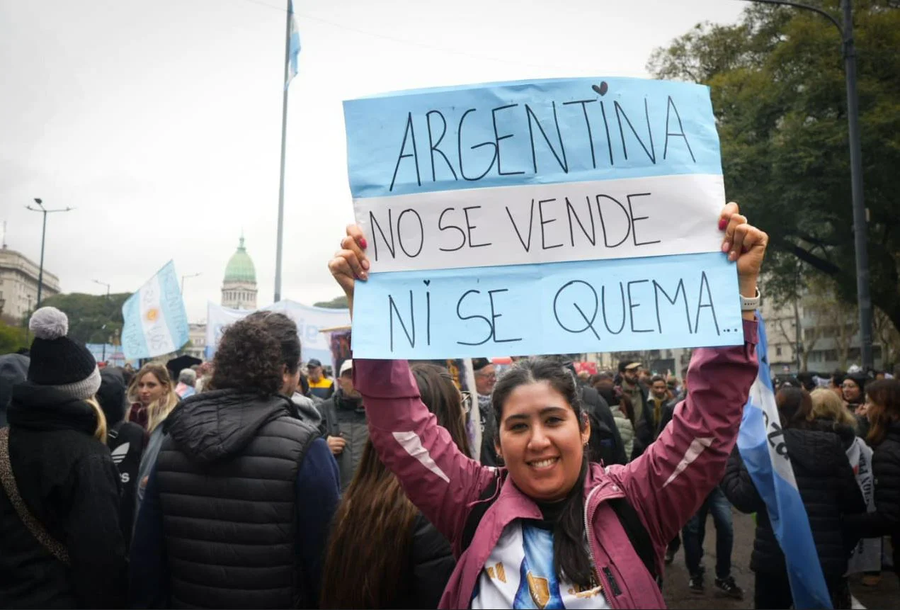 Argentina no se vende ni se quema. 