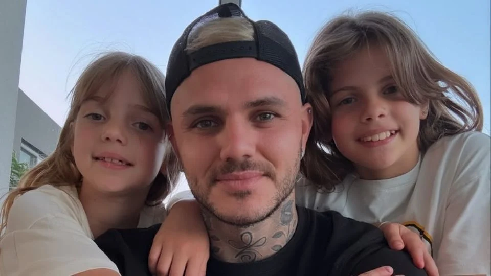  Mauro Emanuel Icardi Rivero junto a sus hijas. 