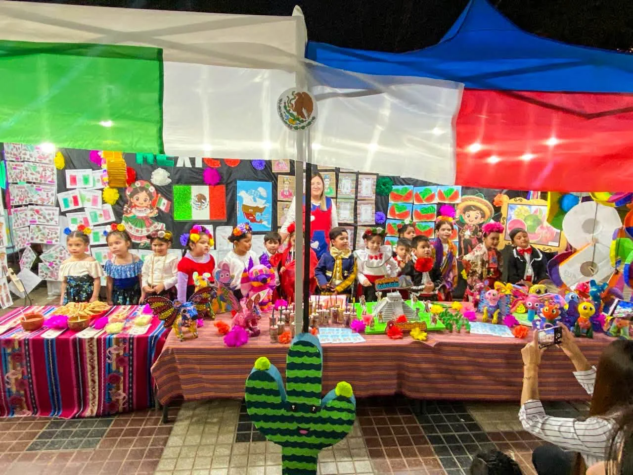 Proyecto educativo “Exploradores del Mundo”.
