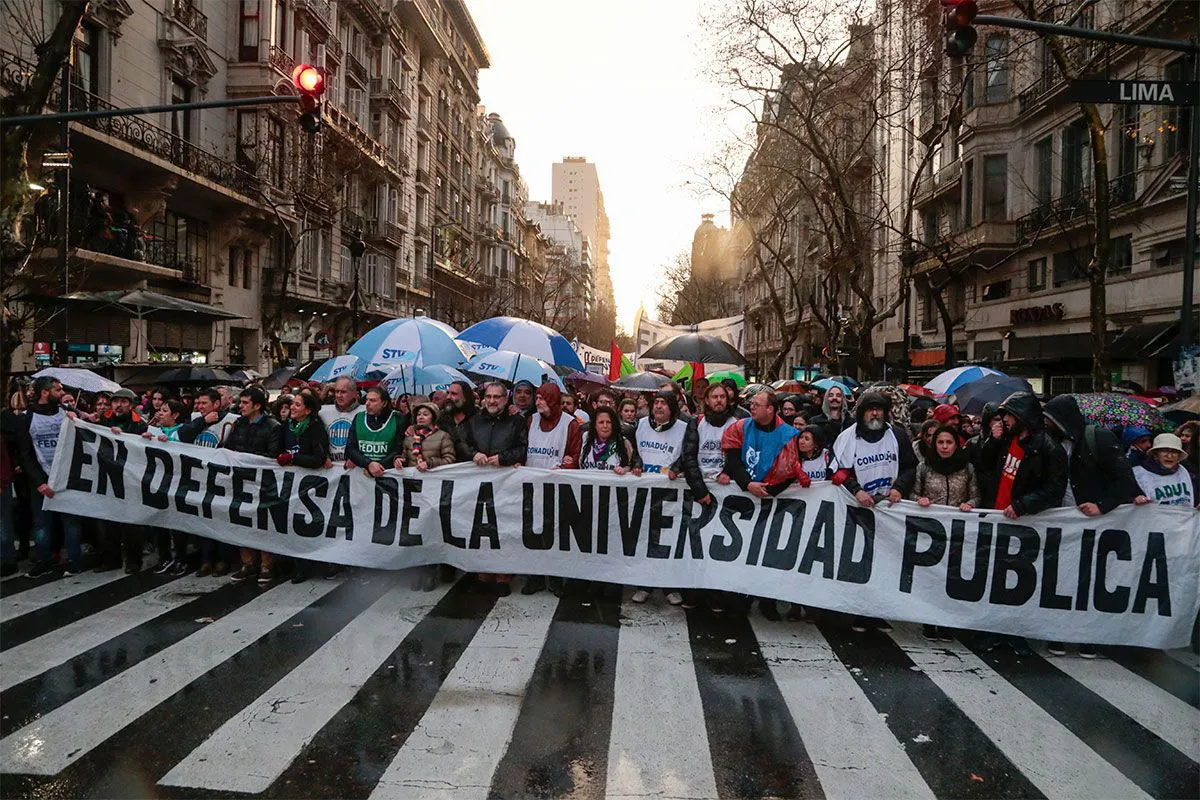 Marcha universitaria docente "en defensa de la universidad pública". 
