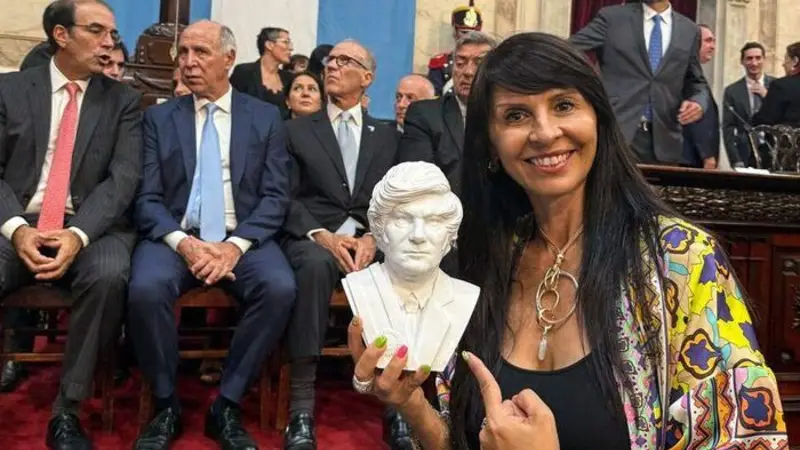 María Lorena Villaverde.