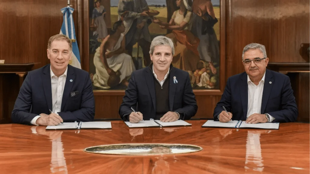 Diego César Santilli, Luis Andrés Caputo y Raúl Alejandro Jalil.
