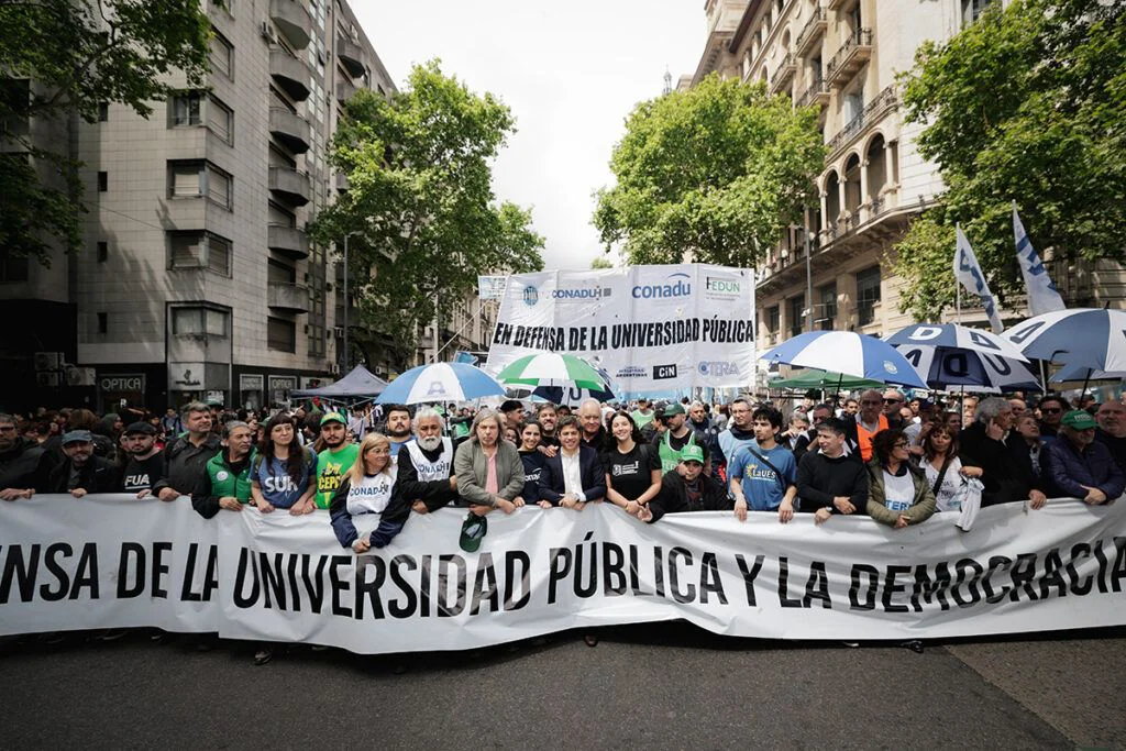 Axel Kicillof en la Marcha Federal Universitaria. 
