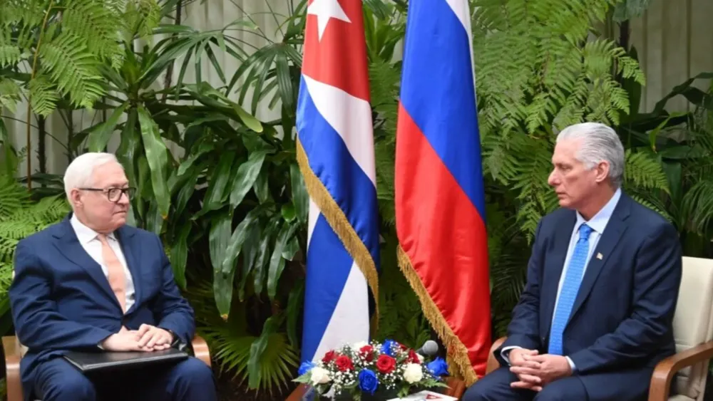 Sergei Alexeyevich Ryabkov y Miguel Mario Díaz-Canel Bermúdez.