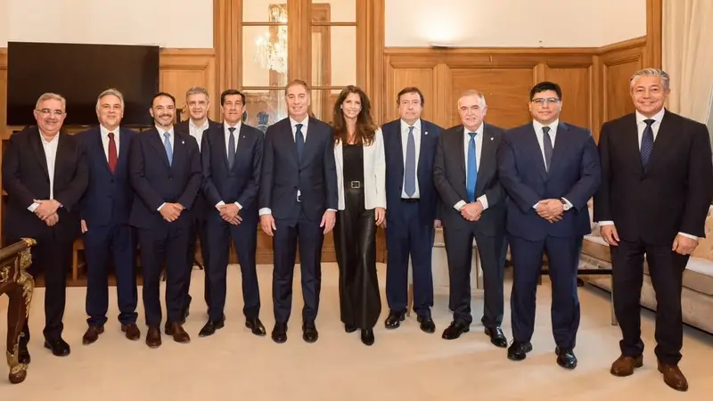 Goberandores junto a Diego César Santilli.