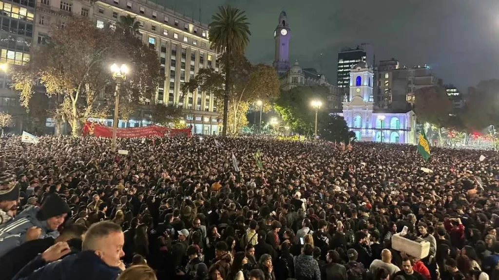 Misa ricotera para despedir al Indio Solari.