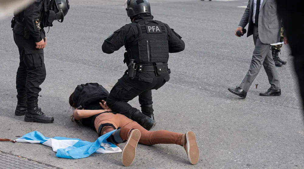 Salvaje represión del régimen libertario de Milei.