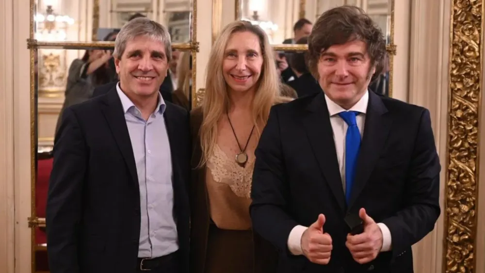 Luis Andrés Caputo, Karina Elizabeth Milei y Javier Gerardo Milei.
