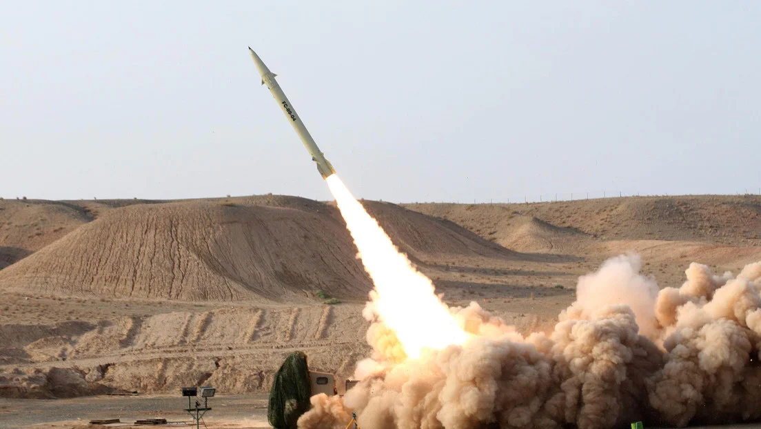 Lanzamiento de prueba del misil tierra-tierra Fateh 110, de fabricación iraní.