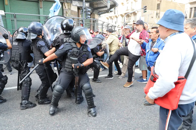 Represión del Gobierno de Milei a jubilados.