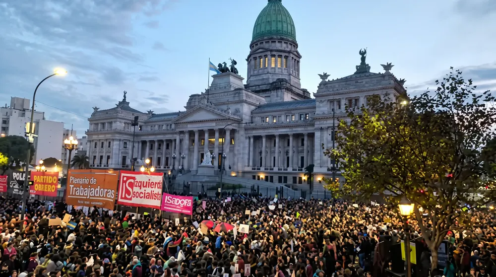 Marchas y movilizaciones contra el régimen libertario de Milei.