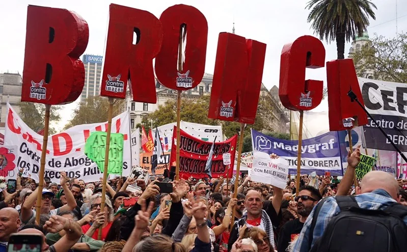 Marcha de la Bronca contra el régimen libertario de Milei.