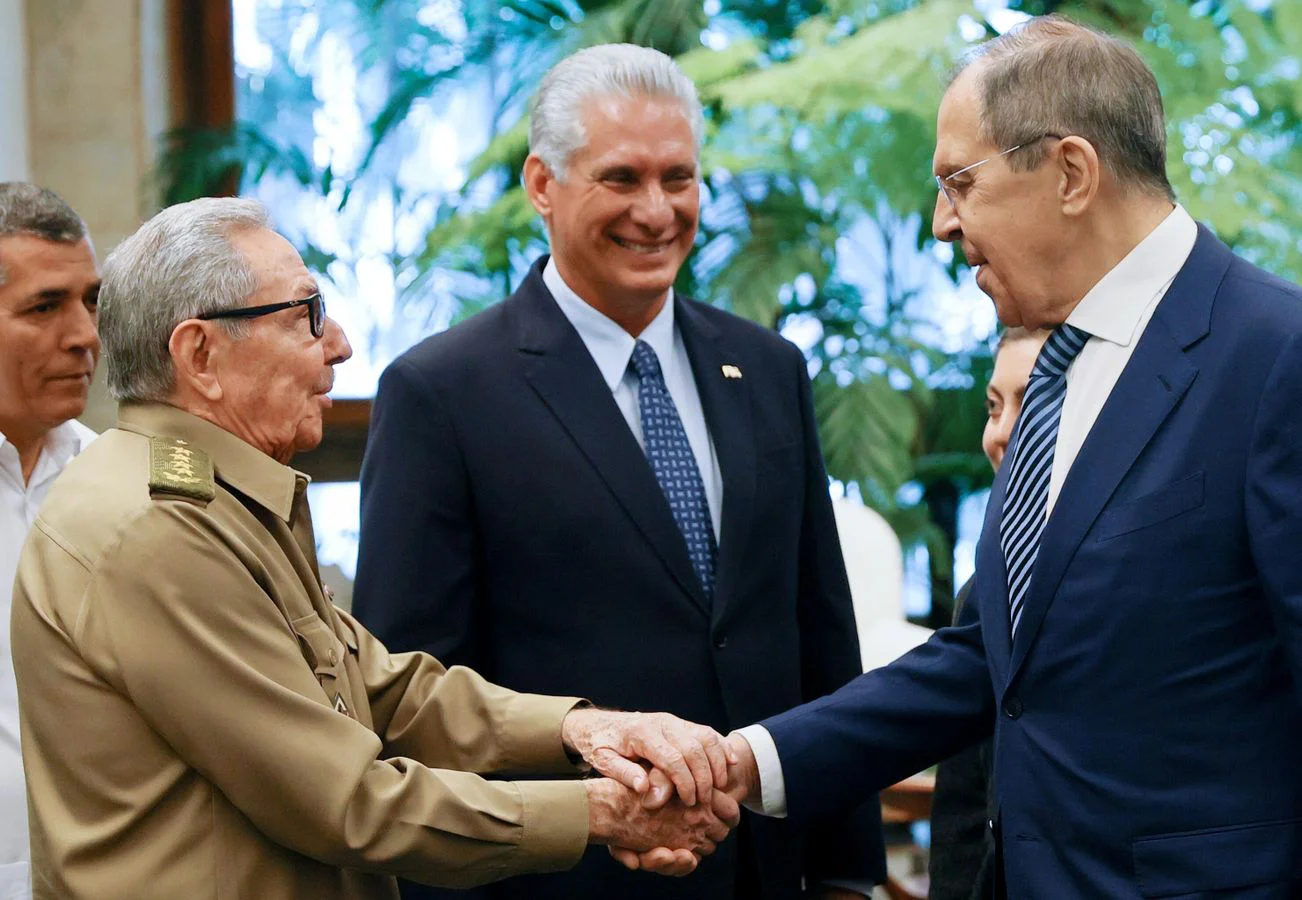 Raúl Modesto Castro Ruz, Miguel Mario Díaz-Canel Bermúdez y Serguéi Víktorovich Lavrov.