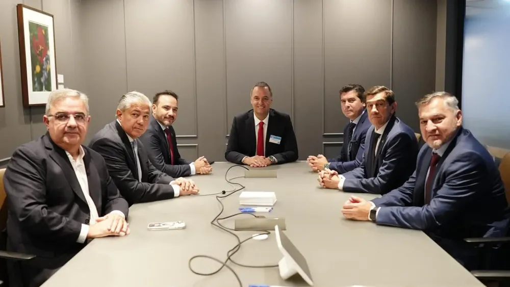 Gobernadores "amigos" del régimen de Milei en la Argentina Week.