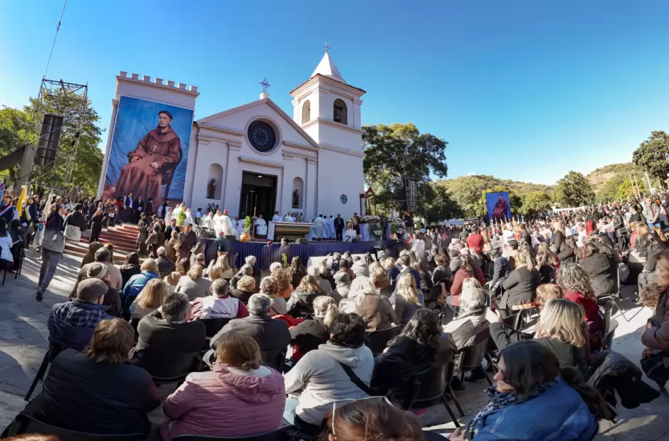 Bicentenario del nacimiento del Beato Mamerto Esquiú. 