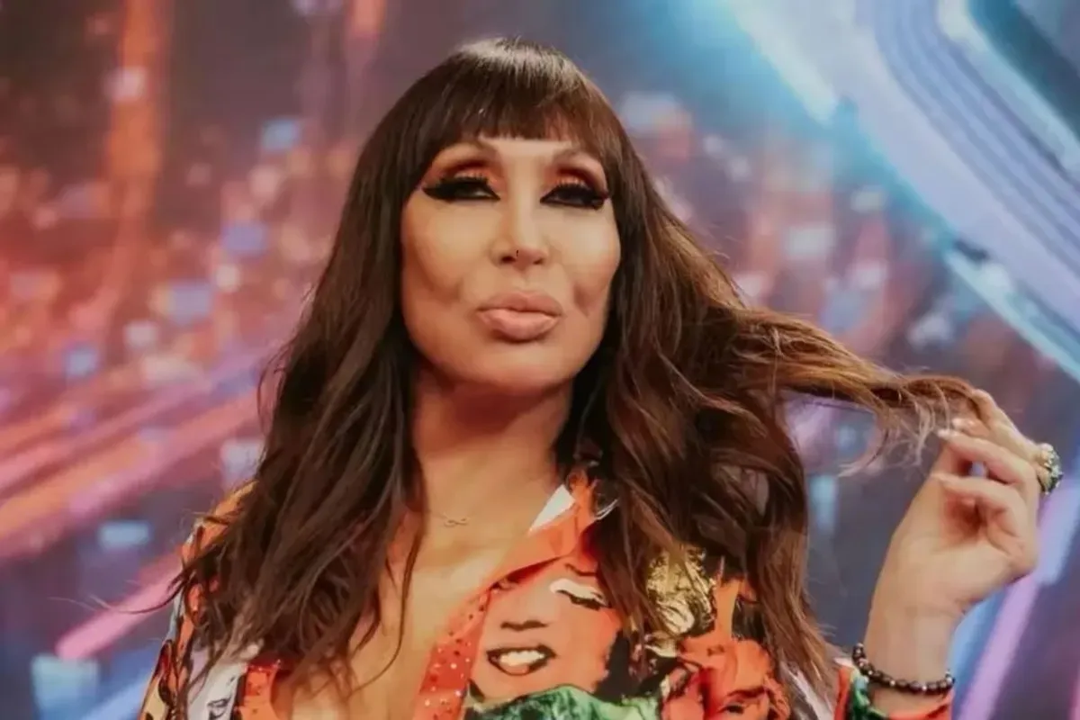 Ana María Casanova, conocida artísticamente como Moria Casán.