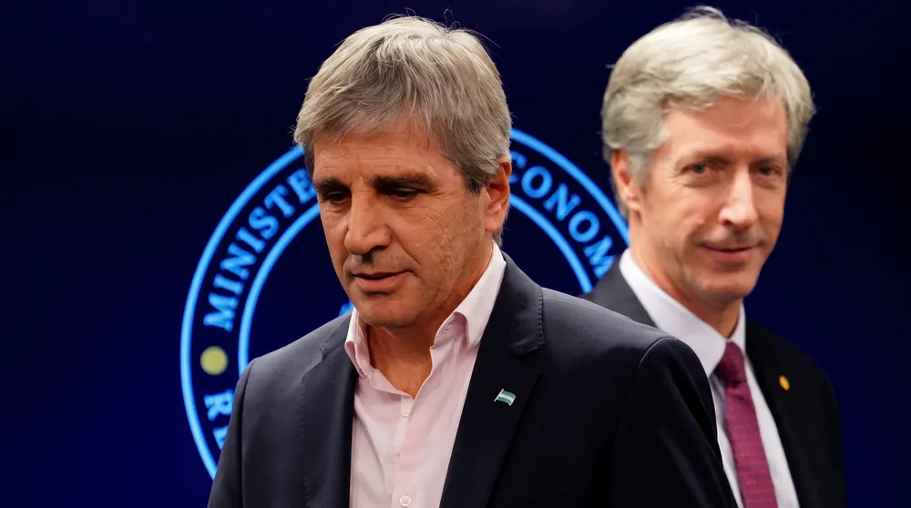 Luis Andrés Caputo y Santiago Bausili.