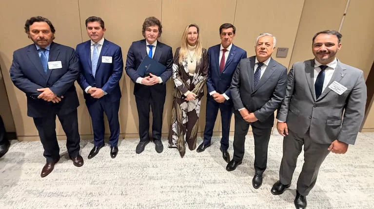 Milei junto a los gobernadores dialoguistas en la "Argentina Week". 