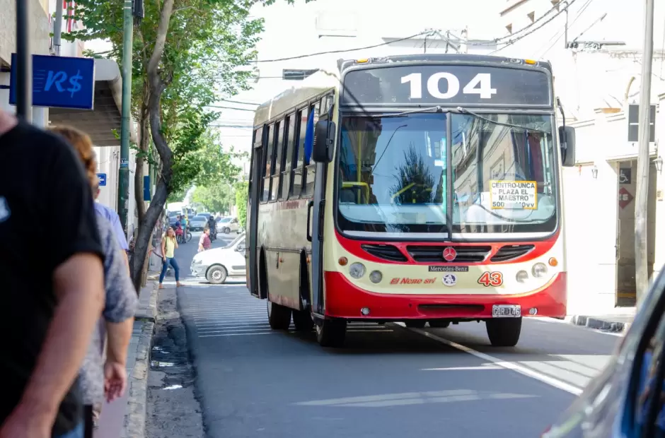 Transporte público de colectivos El Nene.