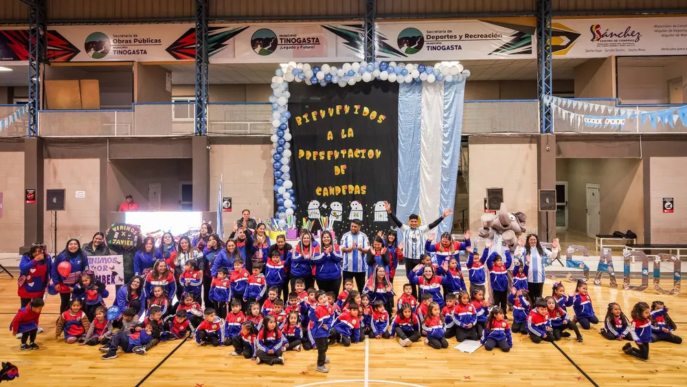 Presentación de camperas "Egresaditos 2026".