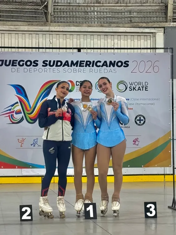  Luciana Avendaño, Alfonsina Barros Reynoso y Franchesca Ciurluini.