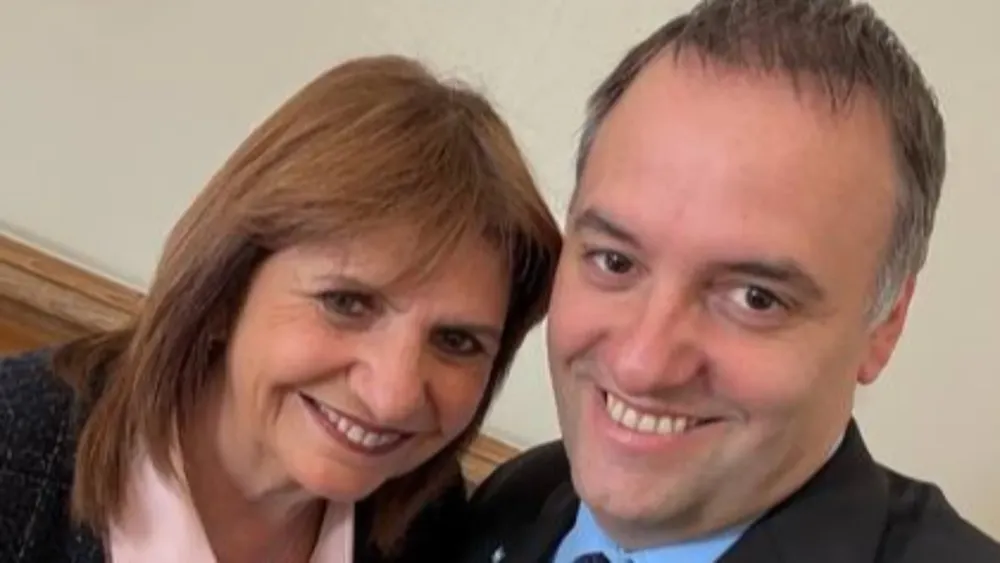 Patricia Bullrich y Manuel Adorni.