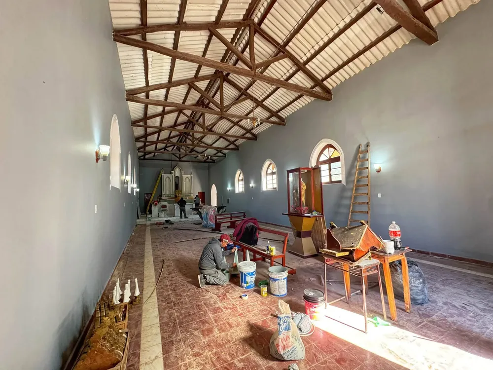 Refacciones en la Capilla de Villa San Roque.