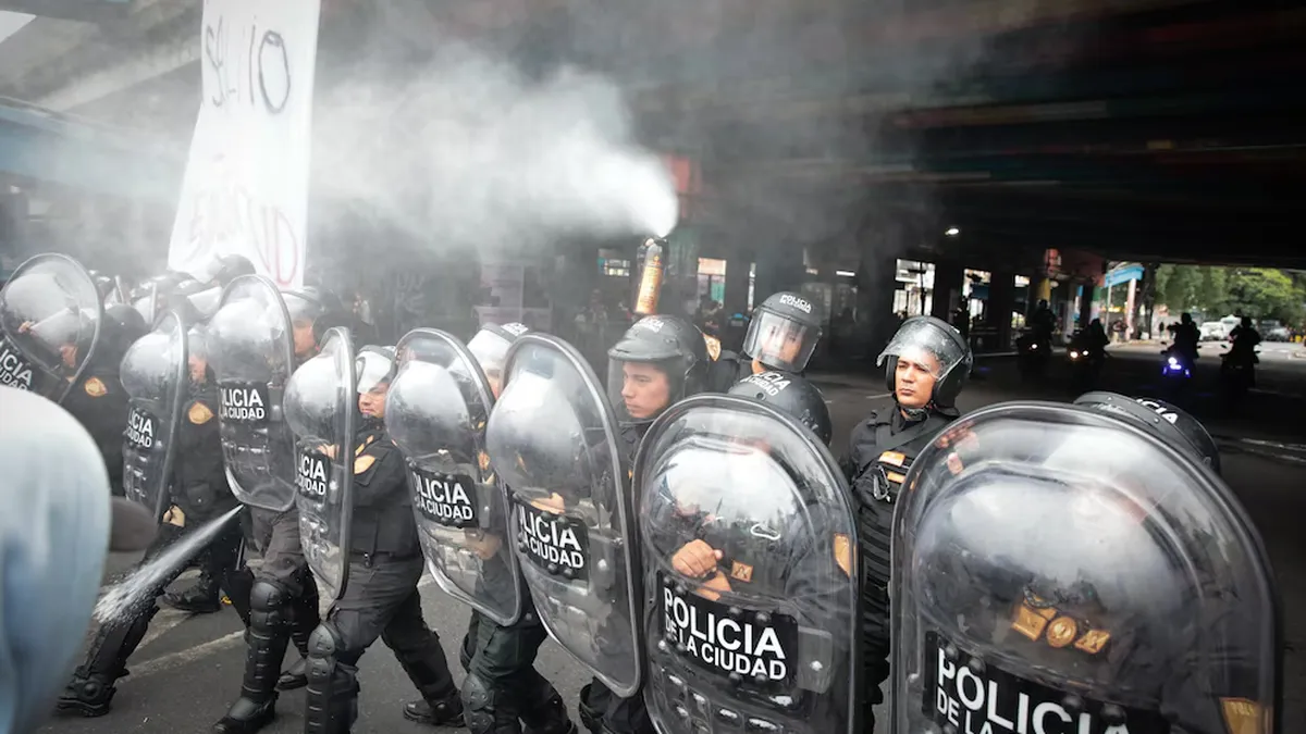Protestas contra los ajustes del régimen libertario de ultraderecha de Milei. 