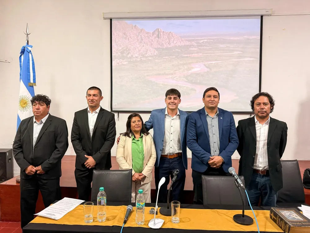 Concejales junto al intendente municipal de Tinogasta. 