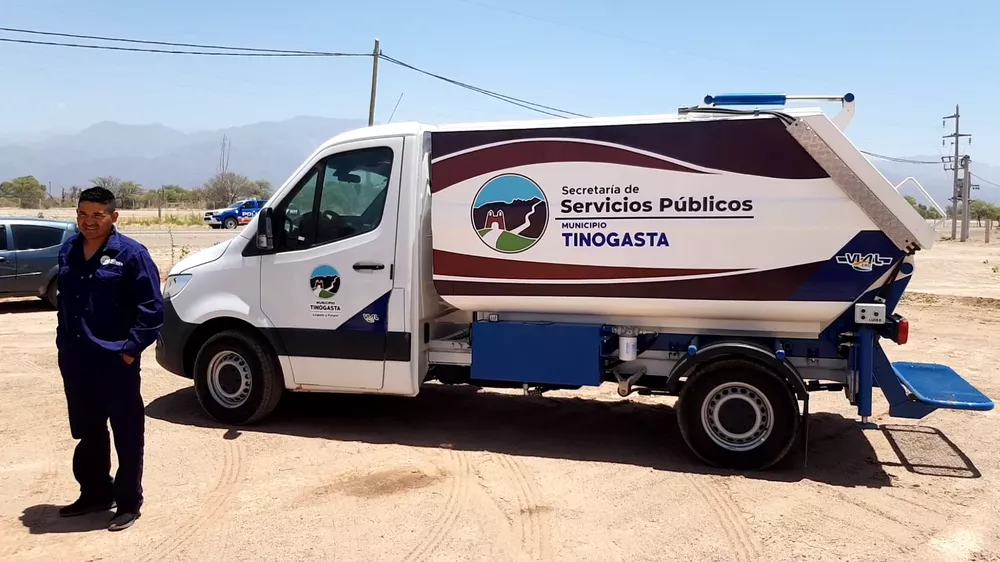 Camión compactador de basura.