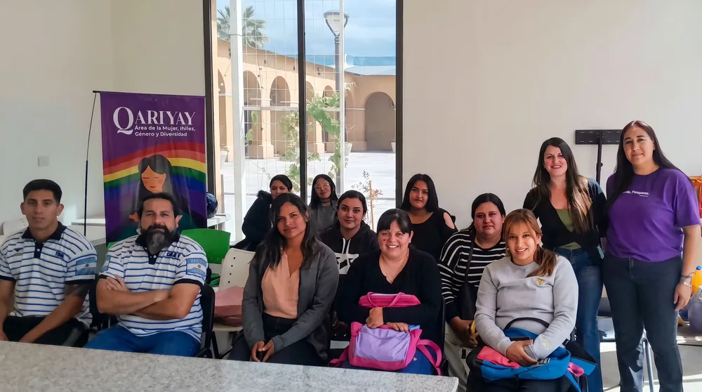 Casa Qariyay: inicio del programa municipal Constructoras.