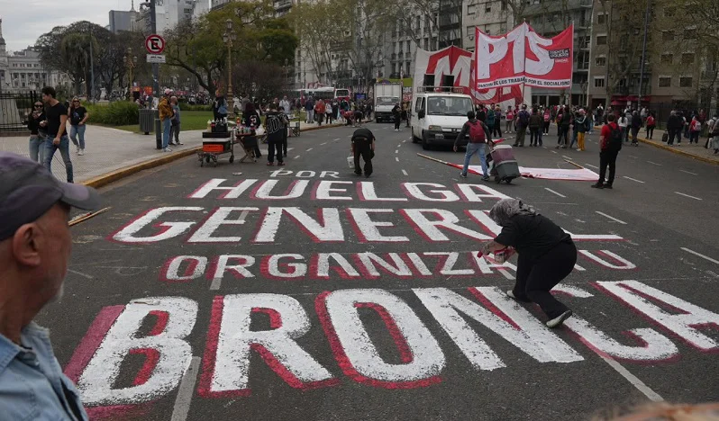 Marcha de la Bronca contra el régimen libertario de Milei.