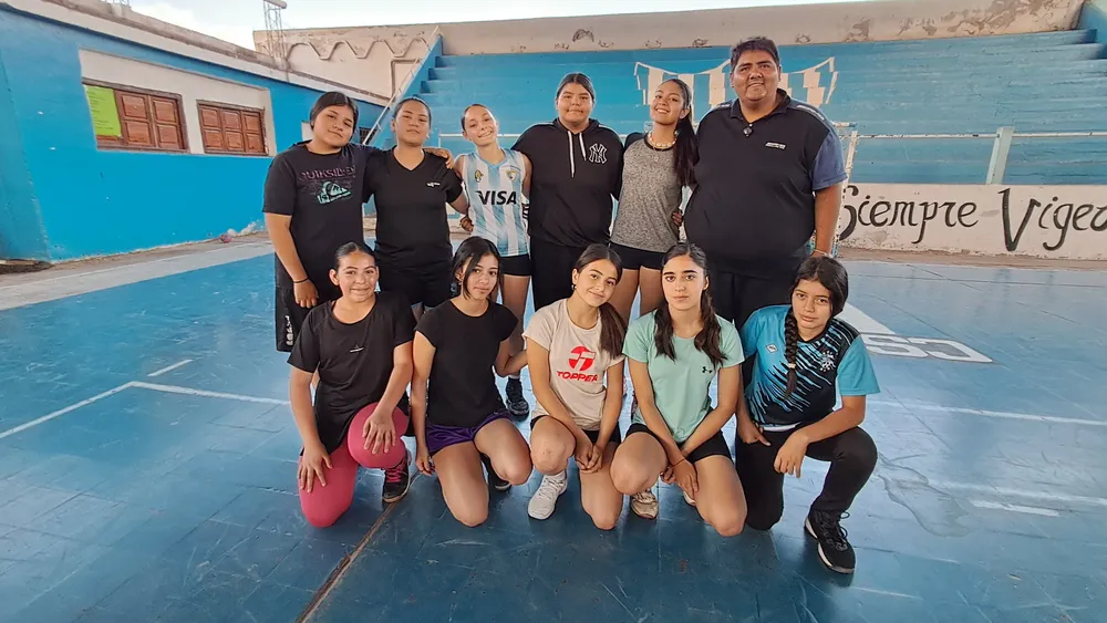 Categoría femenina de la Escuela Municipal de Handball de Tinogasta.
