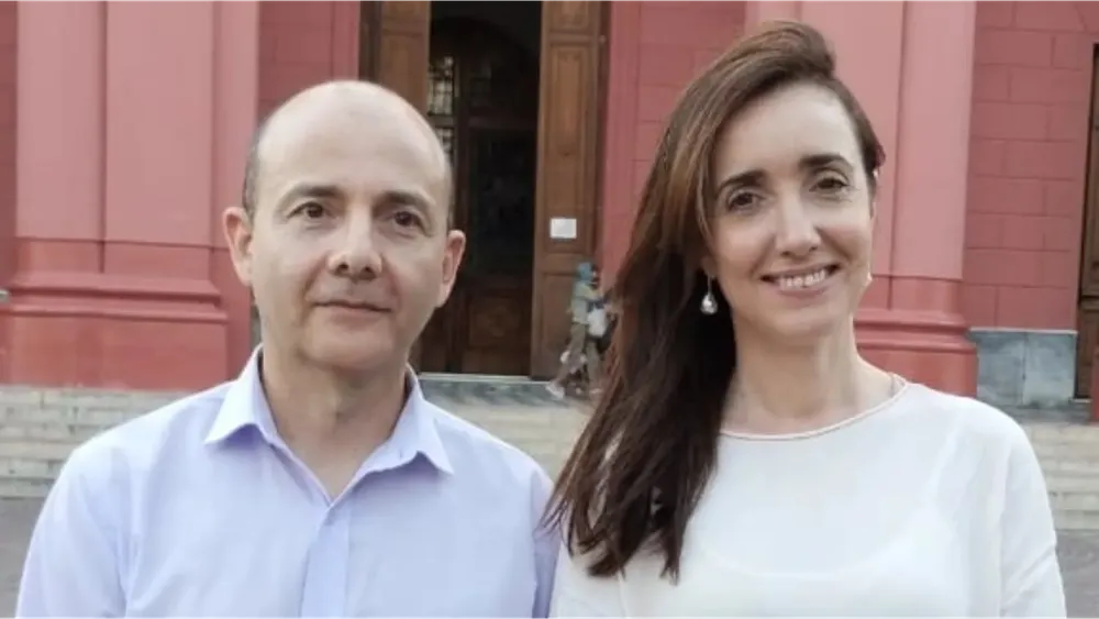 Adrián Brizuela junto a Victoria Eugenia Villarruel.