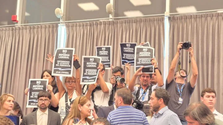Trabajadores de prensa en contra de la Reforma Laboral. 