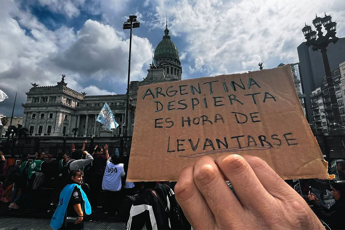 Marcha contra el ajuste del régimen libertario de Milei. 