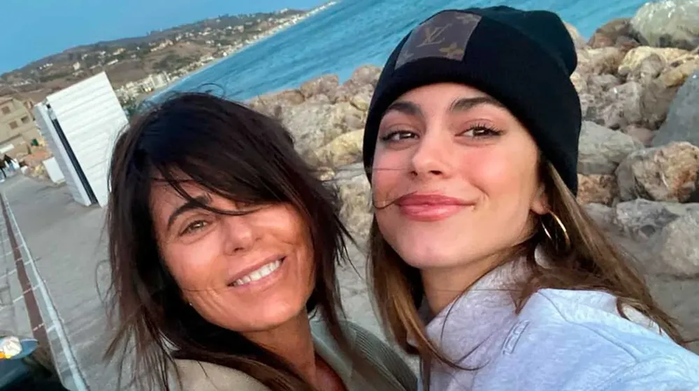 Mariana Muzlera y Martina "Tini" Stoessel.