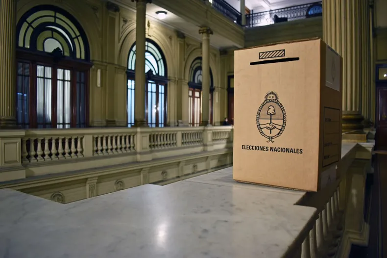 Urna elecciones argentinas.