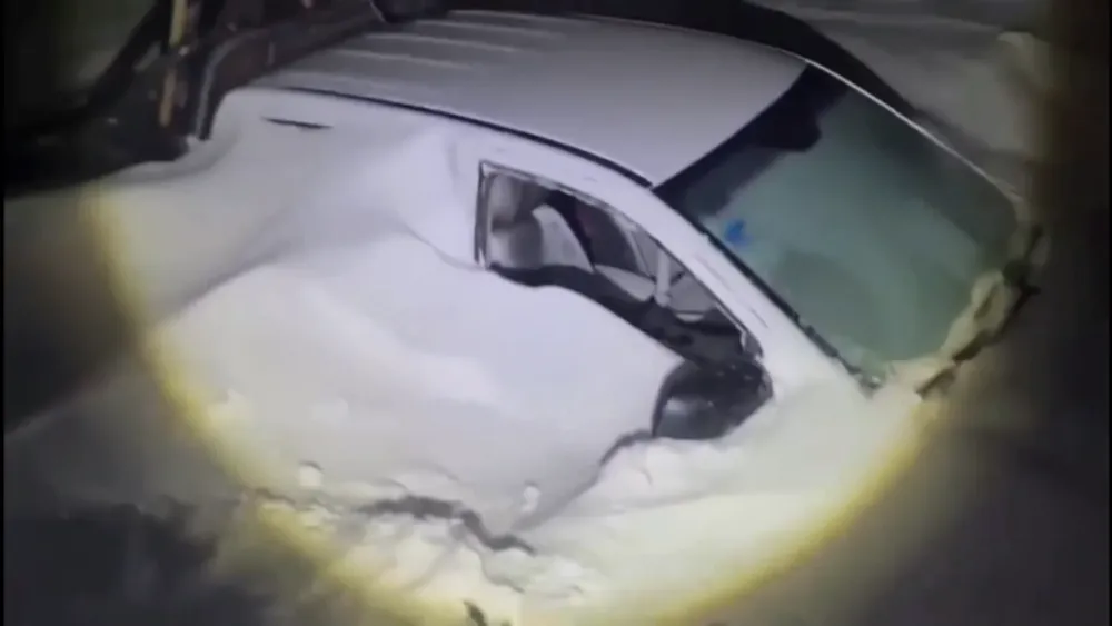  Temporal que sepultó vehículos bajo la nieve extrema.