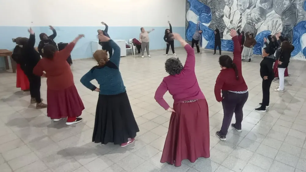 Taller de danzas para adultos mayores. 