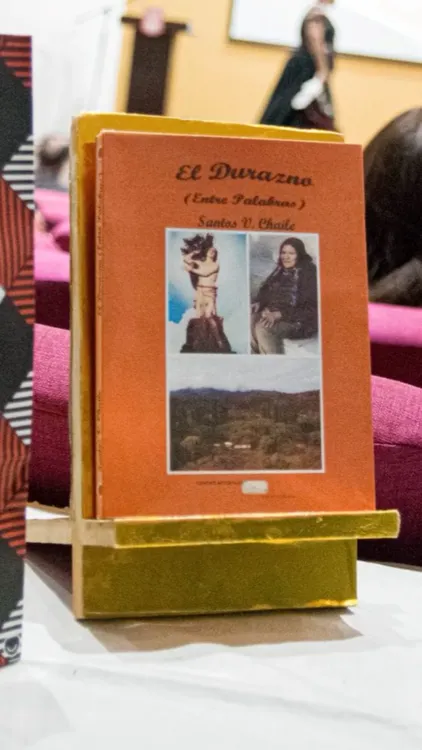 Libro “El Durazno (Entre Palabras)”.