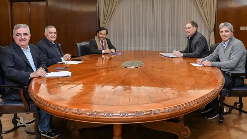 Raúl Alejandro Jalil, Osvaldo Francisco Jaldo, Gustavo Adolfo Ruperto Sáenz Stiro, Diego César Santilli y Luis Caputo.